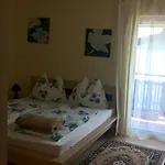 Gaestehaus Rosl Homestay *